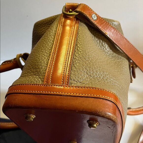 Vintage Dooney & Bourke leather doctor satchel bag w/key, charm & dustbag - Picture 10 of 16